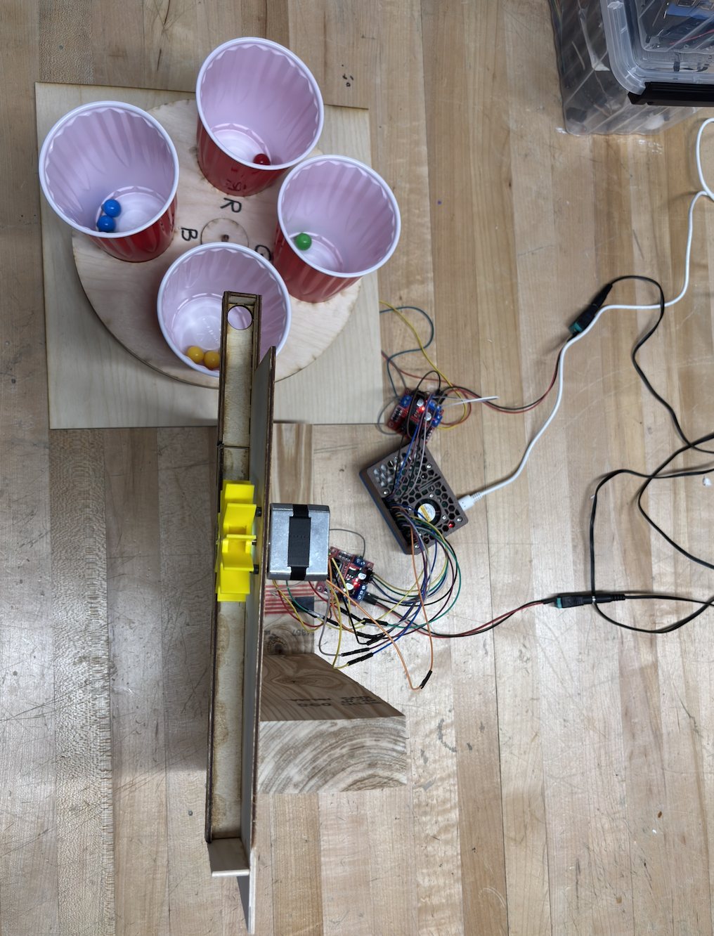 Colour-sorting ball machine — 6